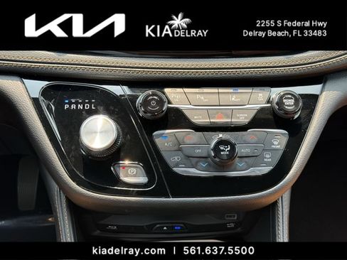 Used 2023 Chrysler Pacifica Pinnacle FWD image 27