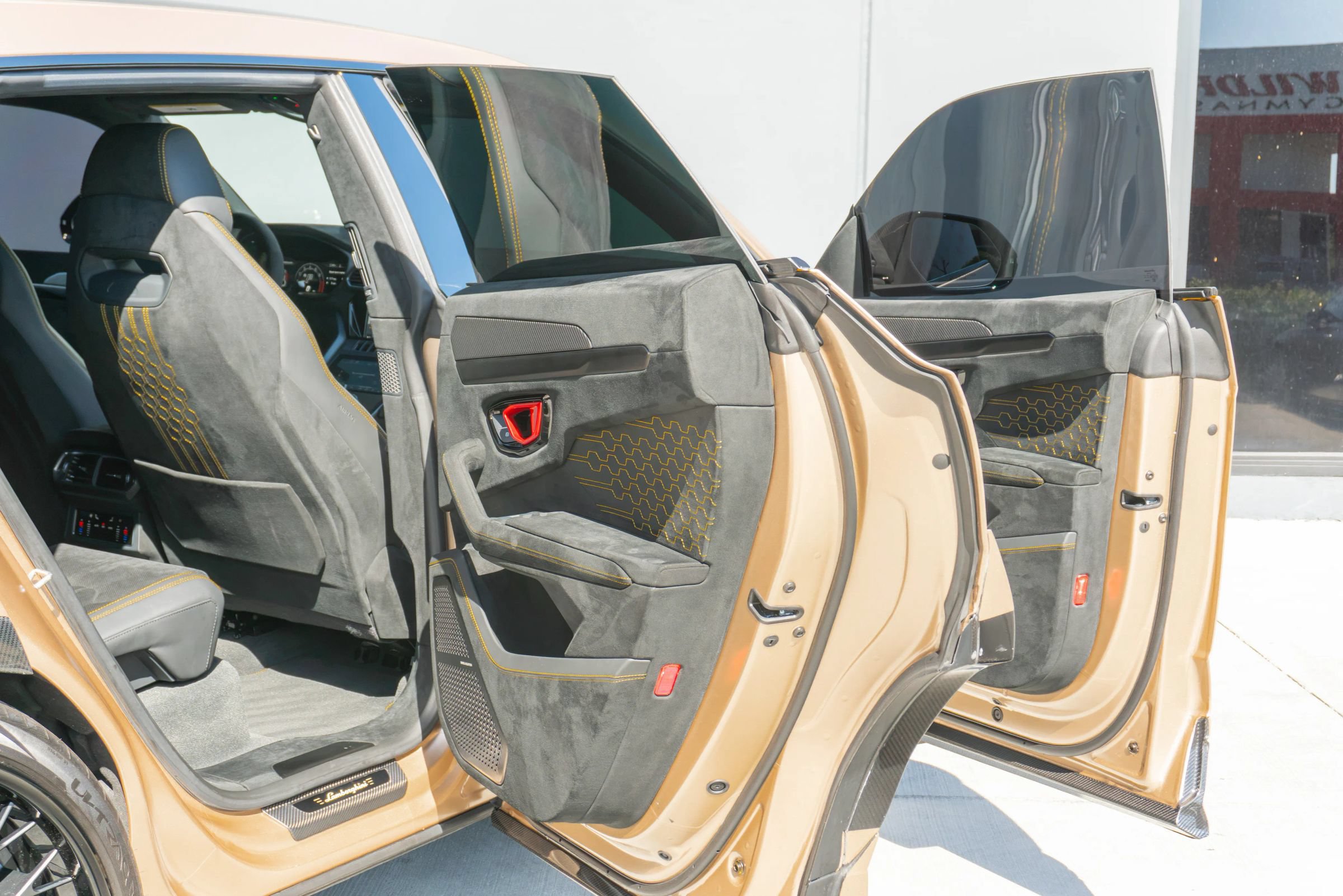 Used 2023 Lamborghini Urus Performante AWD/4WD image 59