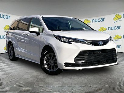 Used 2025 Toyota Sienna LE