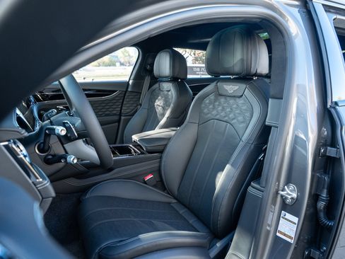 Used 2025 Bentley Flying Spur Plug-In Hybrid AWD/4WD image 21