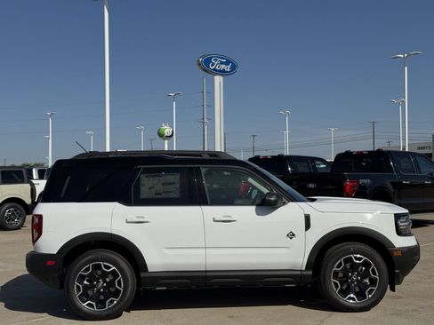 New 2026 Ford Bronco Sport Outer Banks AWD/4WD image 3