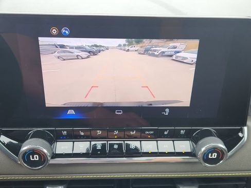 Used 2025 Chevrolet Colorado ZR2 AWD/4WD image 6