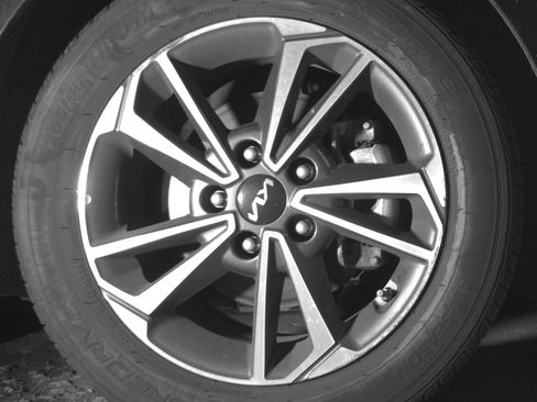 Used 2024 Kia Forte LXS w/ LXS Technology Package FWD image 20