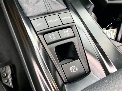 Used 2025 Toyota Camry LE FWD image 33