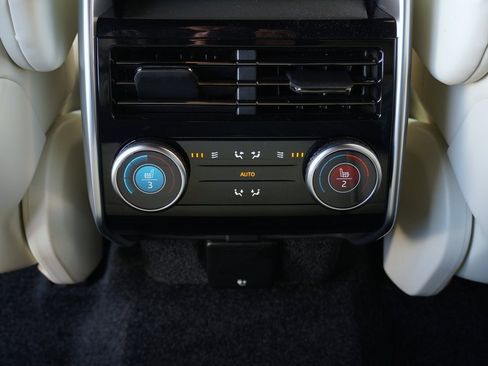 New 2025 Land Rover Range Rover SE image 35