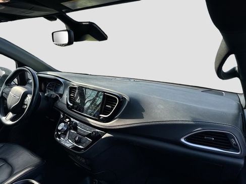 Used 2021 Chrysler Pacifica Touring-L w/ S Appearance Package image 25