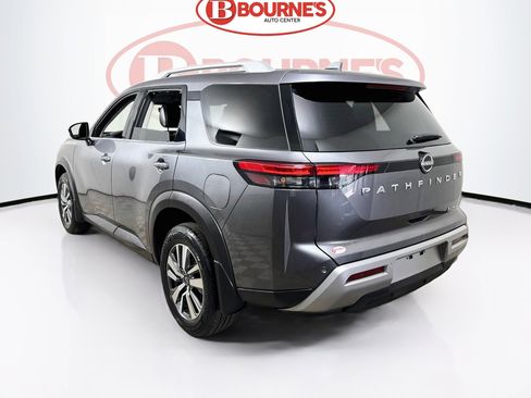 Used 2025 Nissan Pathfinder SL image 8