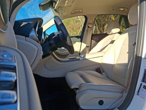Used 2022 Mercedes-Benz GLC 300 4MATIC image 13