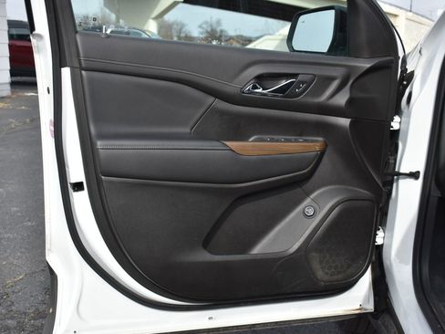 Used 2021 GMC Acadia SLE w/ Driver Convenience Package image 12