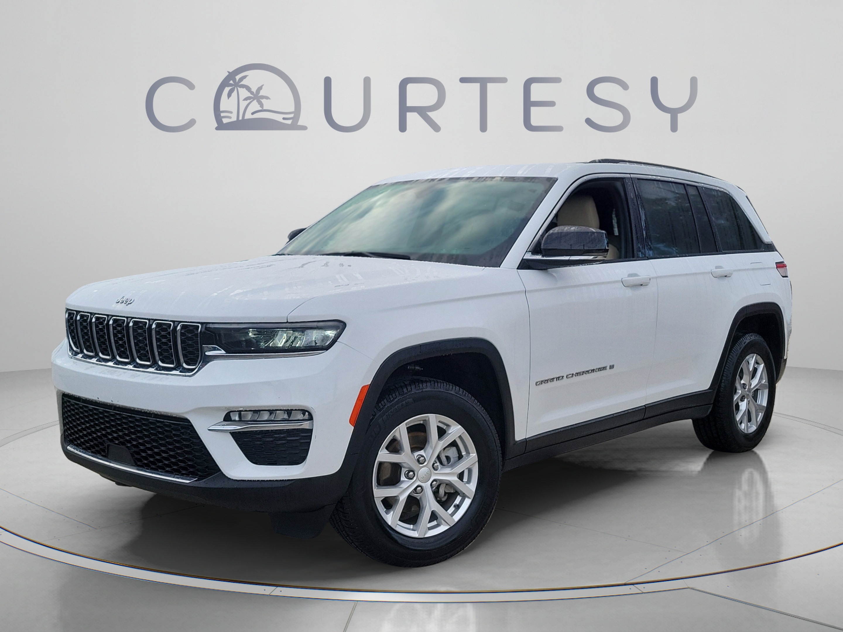 Used 2023 Jeep Grand Cherokee Limited AWD/4WD image 1