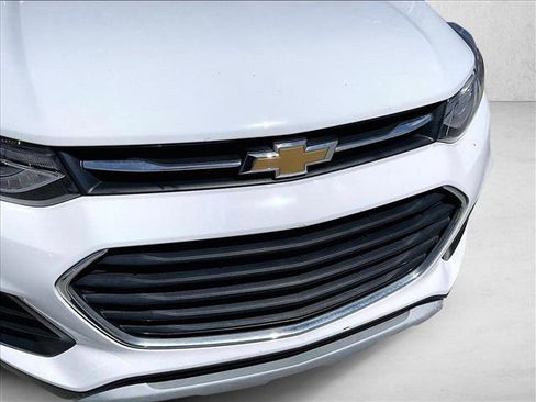 Used 2020 Chevrolet Trax LT FWD image 30