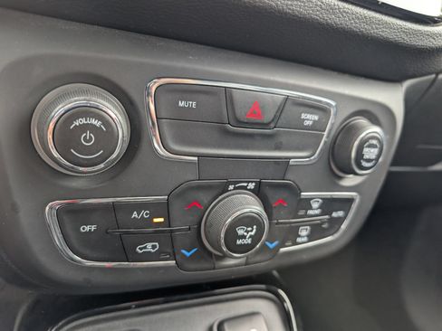 Used 2019 Jeep Compass Limited FWD image 14