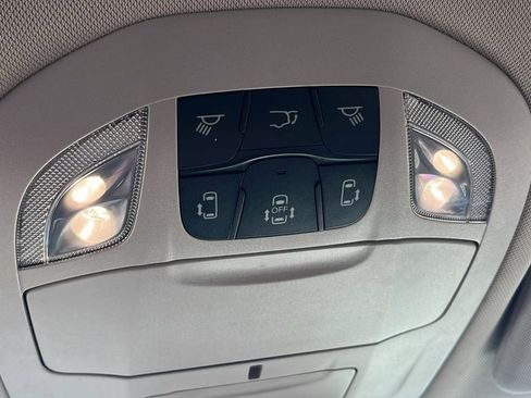 Used 2024 Chrysler Pacifica Touring-L image 15