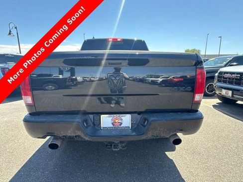 Used 2019 RAM 1500 Classic SLT w/ Black Appearance Group AWD/4WD image 3