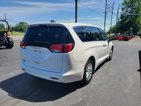 Used 2022 Chrysler Voyager LX FWD image 10