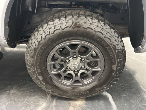 Used 2017 Toyota Tacoma SR5 w/ Tow Package image 30