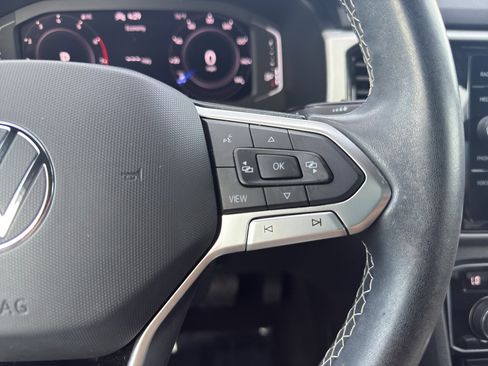 Used 2022 Volkswagen Atlas Cross Sport SE image 18