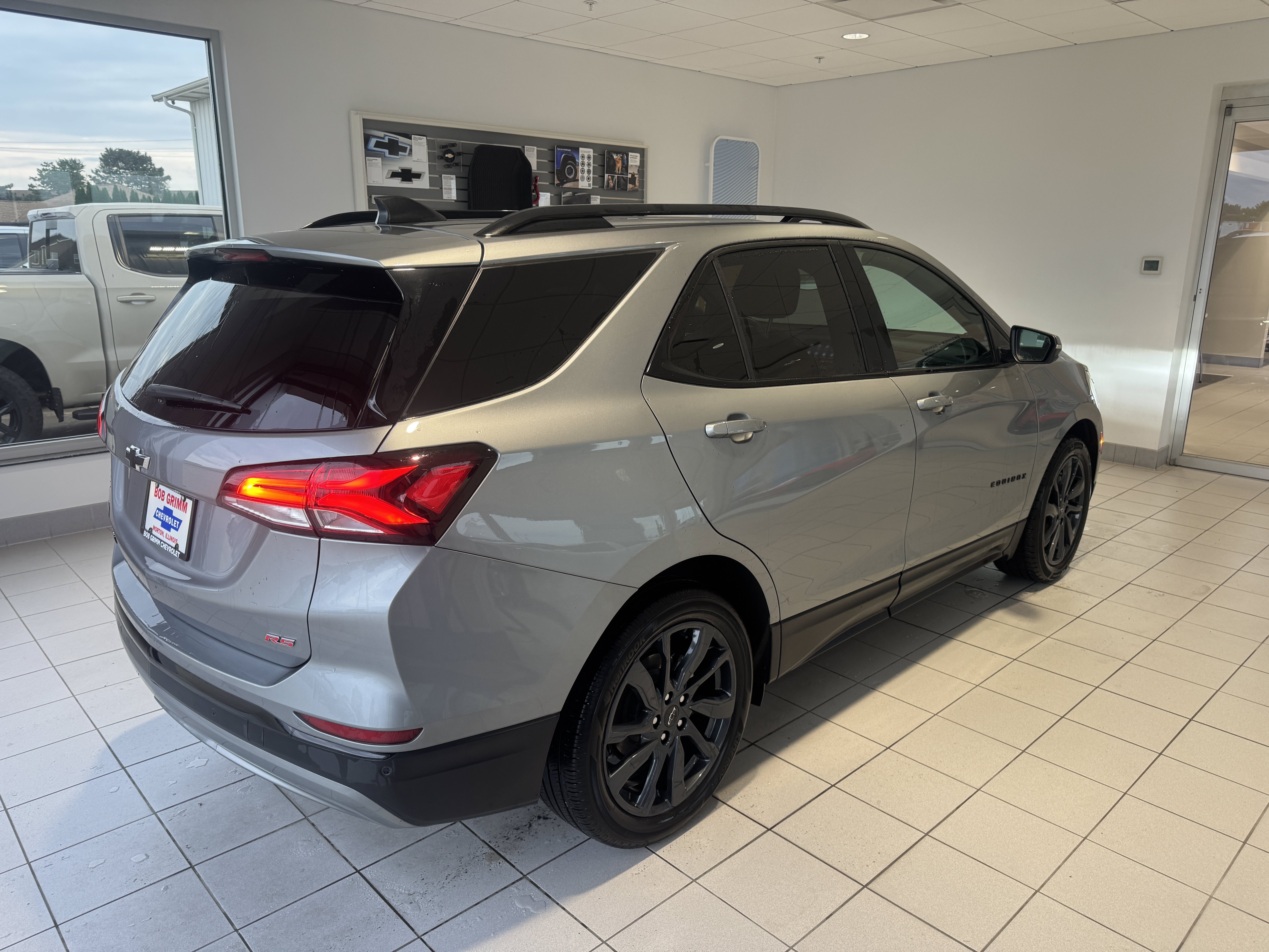 Used 2024 Chevrolet Equinox RS FWD image 10