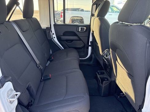 Used 2023 Jeep Wrangler Unlimited Sahara AWD/4WD image 17