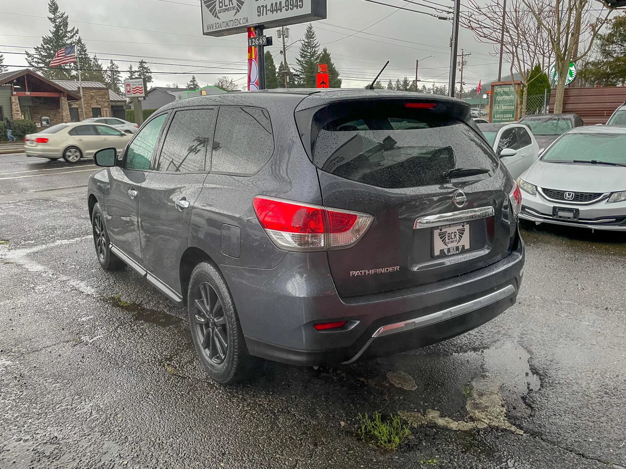 Used 2014 Nissan Pathfinder S FWD image 2