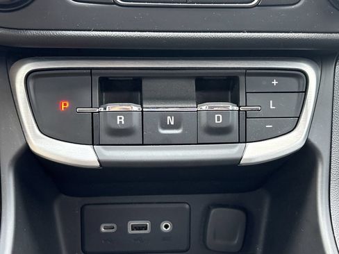 Used 2024 GMC Terrain SLE FWD image 8