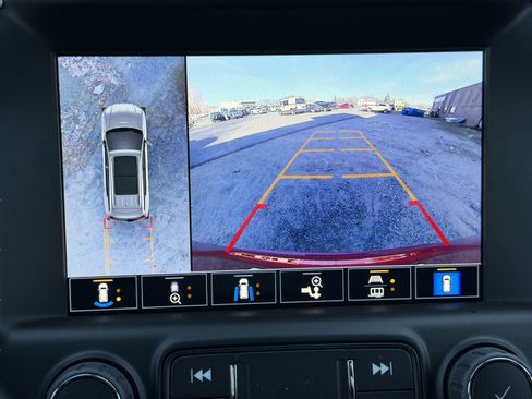 Used 2024 GMC Terrain SLT w/ Tech Package image 6