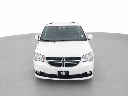 Used 2017 Dodge Grand Caravan SXT FWD image 2