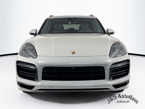 Used 2022 Porsche Cayenne GTS AWD/4WD image 2