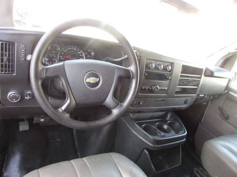 Used 2012 Chevrolet Express 1500 RWD image 10