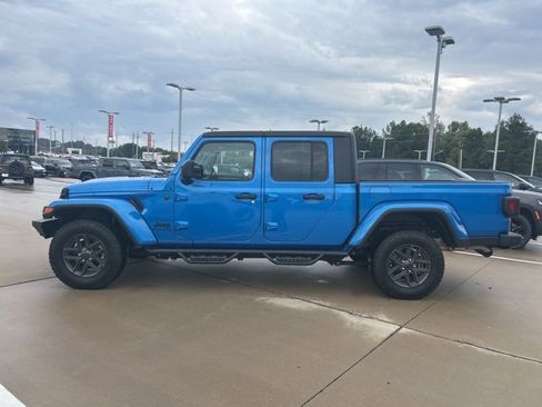 Used 2024 Jeep Gladiator Sport image 6