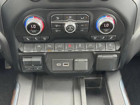 Used 2021 GMC Sierra 1500 Denali w/ Denali Premium Package AWD/4WD image 16