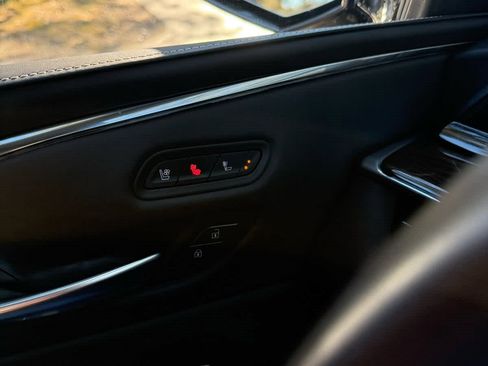 Used 2024 Cadillac Escalade Premium Luxury Platinum image 21