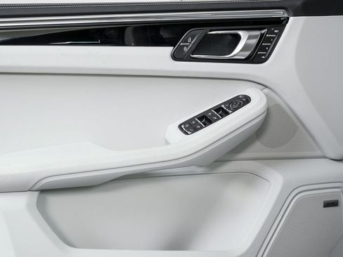 New 2026 Porsche Macan S image 6