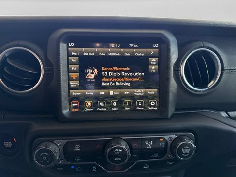 Used 2023 Jeep Wrangler Unlimited Sahara AWD/4WD image 14