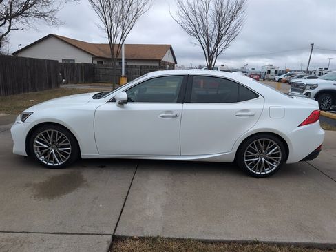 Used 2017 Lexus IS 200t image 6
