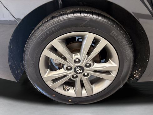 Used 2018 Hyundai Elantra SEL FWD image 9