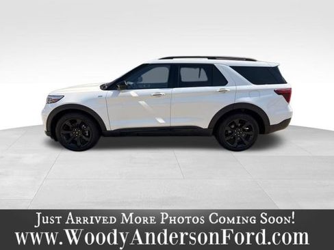 Used 2023 Ford Explorer ST-Line w/ Class IV Trailer Tow Package RWD image 3