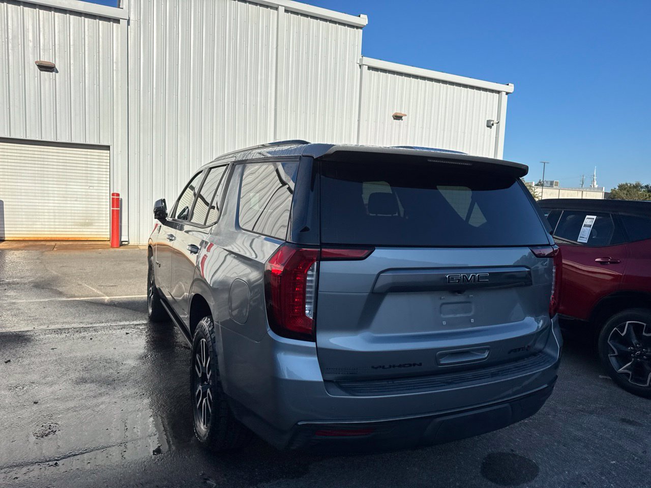 Used 2023 GMC Yukon AT4 w/ AT4 Premium Package AWD/4WD image 9
