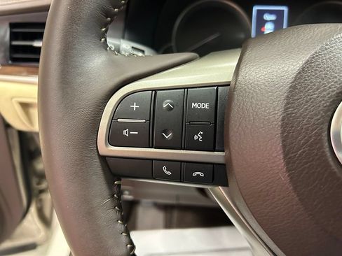Used 2016 Lexus ES 350 w/ Luxury Package w/Wood Trim FWD image 13