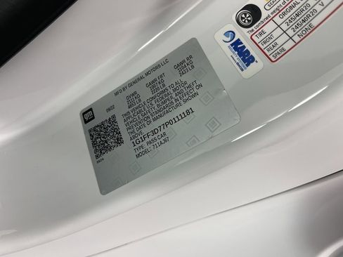 Used 2023 Chevrolet Camaro LT RWD image 26