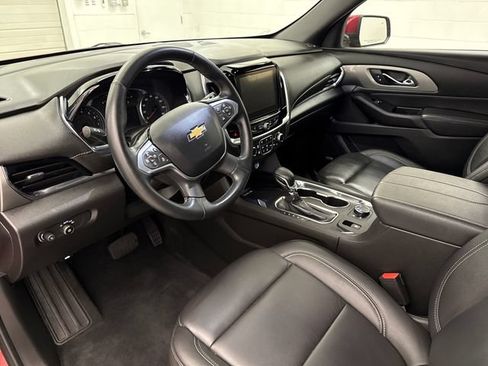 Used 2023 Chevrolet Traverse LT w/ LT Premium Package AWD/4WD image 8