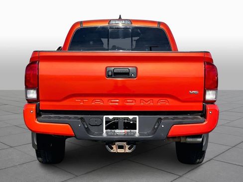 Used 2017 Toyota Tacoma TRD Sport w/ Premium & Technology Package image 5