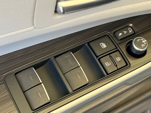 Certified 2022 Toyota Sienna Limited AWD/4WD image 14