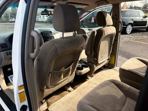 Used 2009 Toyota Sienna LE image 16
