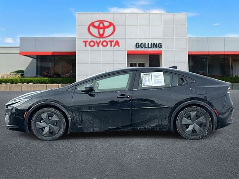 Used 2025 Toyota Prius LE image 2