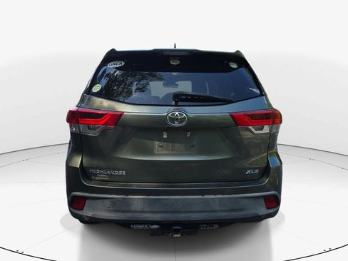 Used 2017 Toyota Highlander XLE FWD image 5