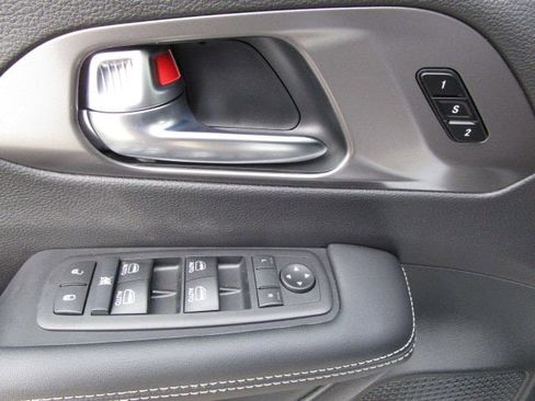 New 2026 Chrysler Pacifica Select image 13
