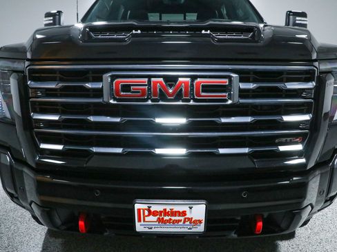 Used 2024 GMC Sierra 2500 AT4 w/ AT4 Premium Plus Package AWD/4WD image 5