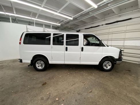 Used 2017 Chevrolet Express 2500 LT w/ LT Preferred Equipment Group image 7