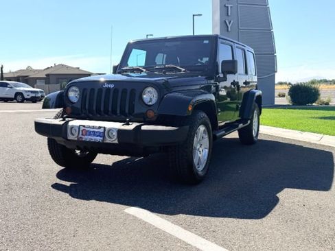 Used 2012 Jeep Wrangler Unlimited Sahara w/ Connectivity Group AWD/4WD image 3